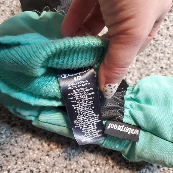 🧡4/$20 Bundle Select Items to Get Offer 🧡Champion Mittens Kids - Picture 3 of 3